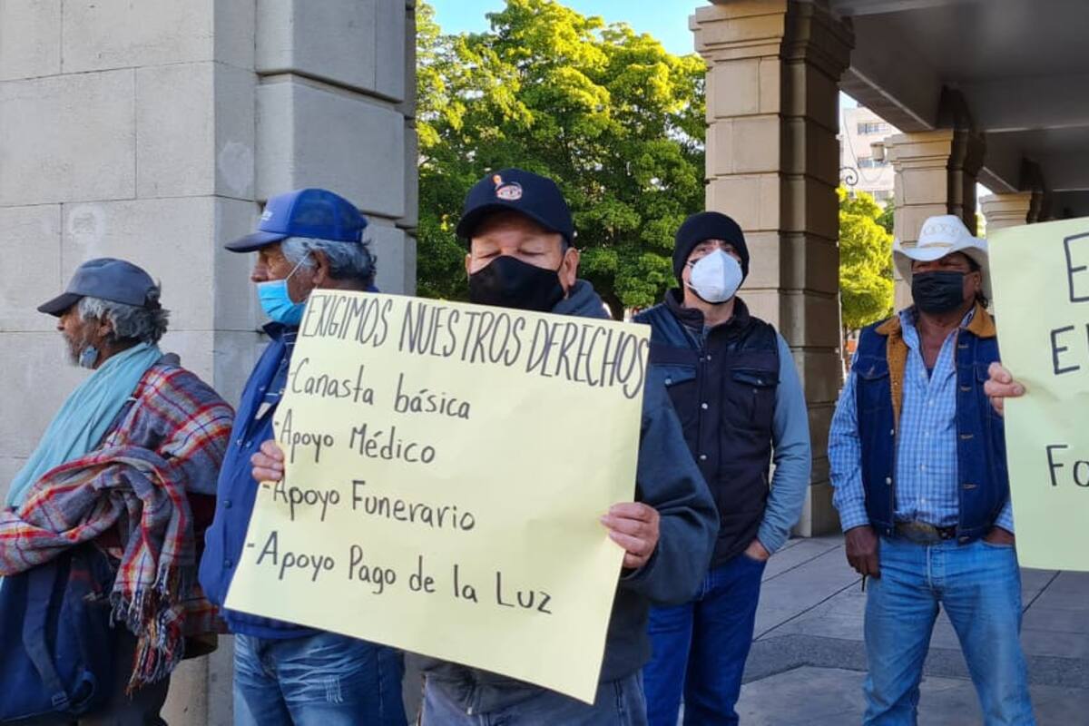 Jubilados y pensionados del Ayuntamiento de Hermosillo exigen devolución del apoyo en vales de despensa
