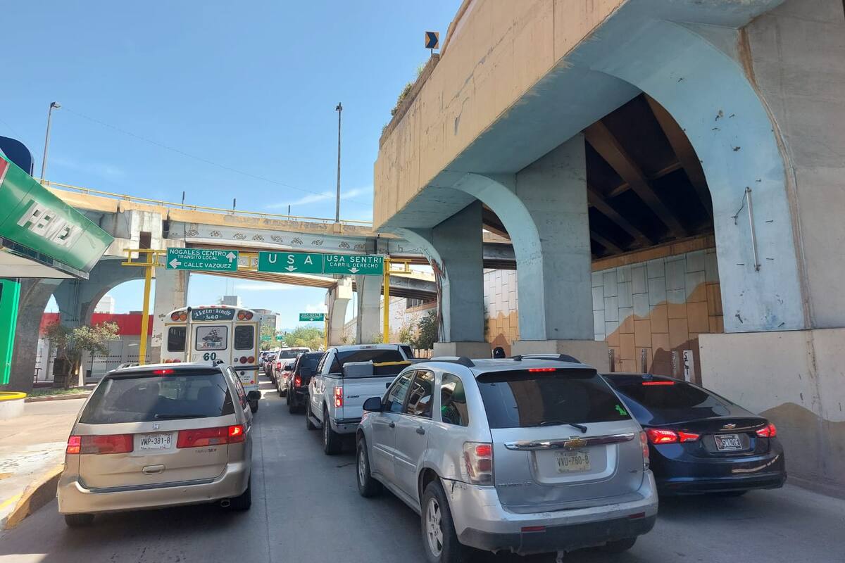 Repunta flujo de automovilistas  para ingresar a EU por Nogales
