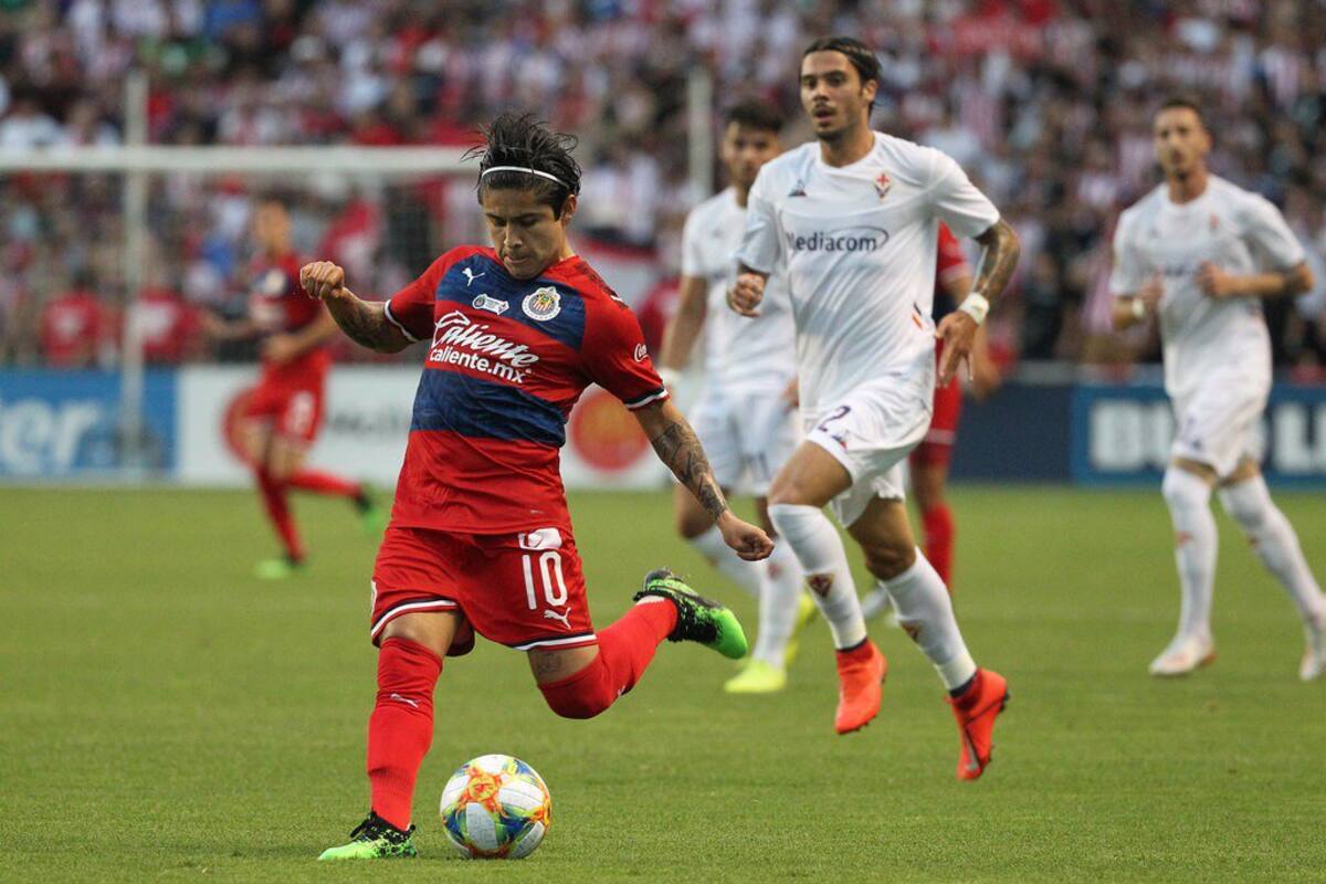 Chivas vs Fiorentina; Chofis adelantó, Jesús Molina provoca penal