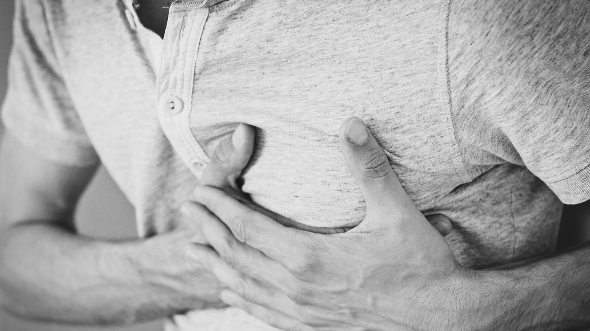 Un estudio de la Universidad de California en San Diego reveló que, tras un infarto, el cerebro y el sistema nervioso activan respuestas inmunes que pueden agravar el daño al corazón|Foto: Canva