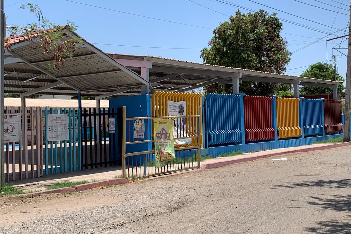 Drenaje colapsado mantiene sin clases a preescolar en la colonia México
