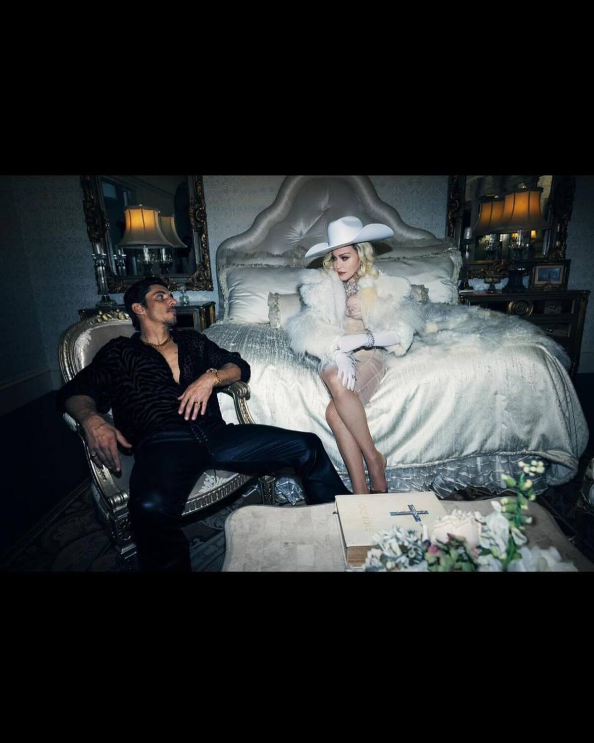 Alberto Guerra apareció en la portada de una revista junto a Madonna.