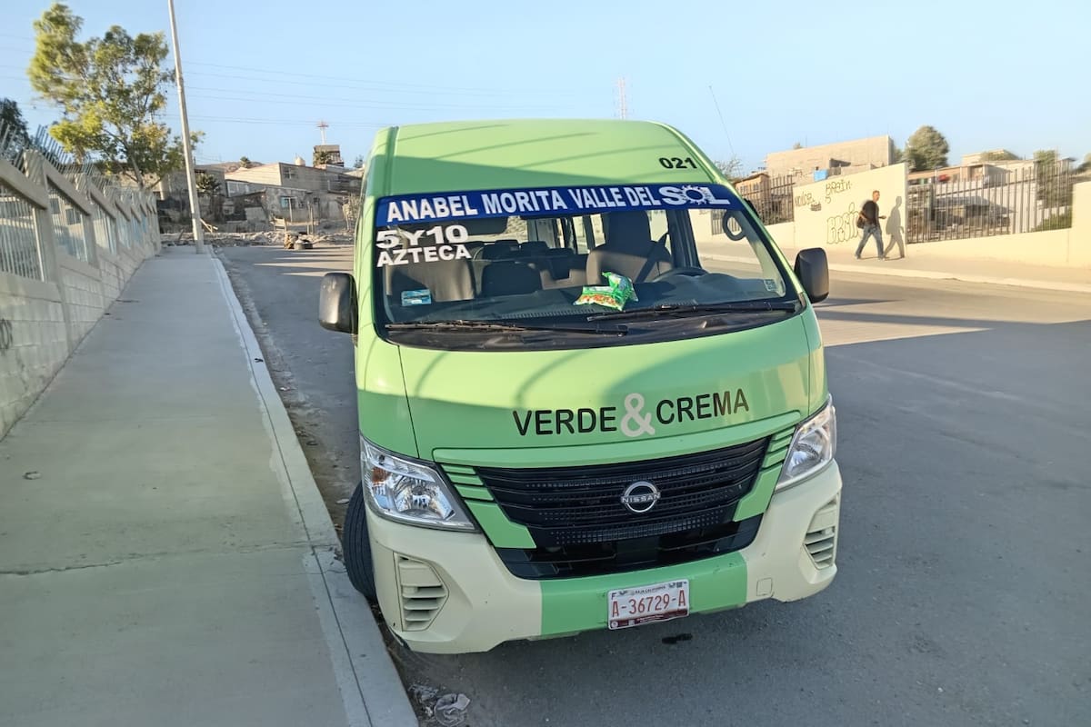 Inician taxis verde y crema rutas en el Fraccionamiento Valle del Sol