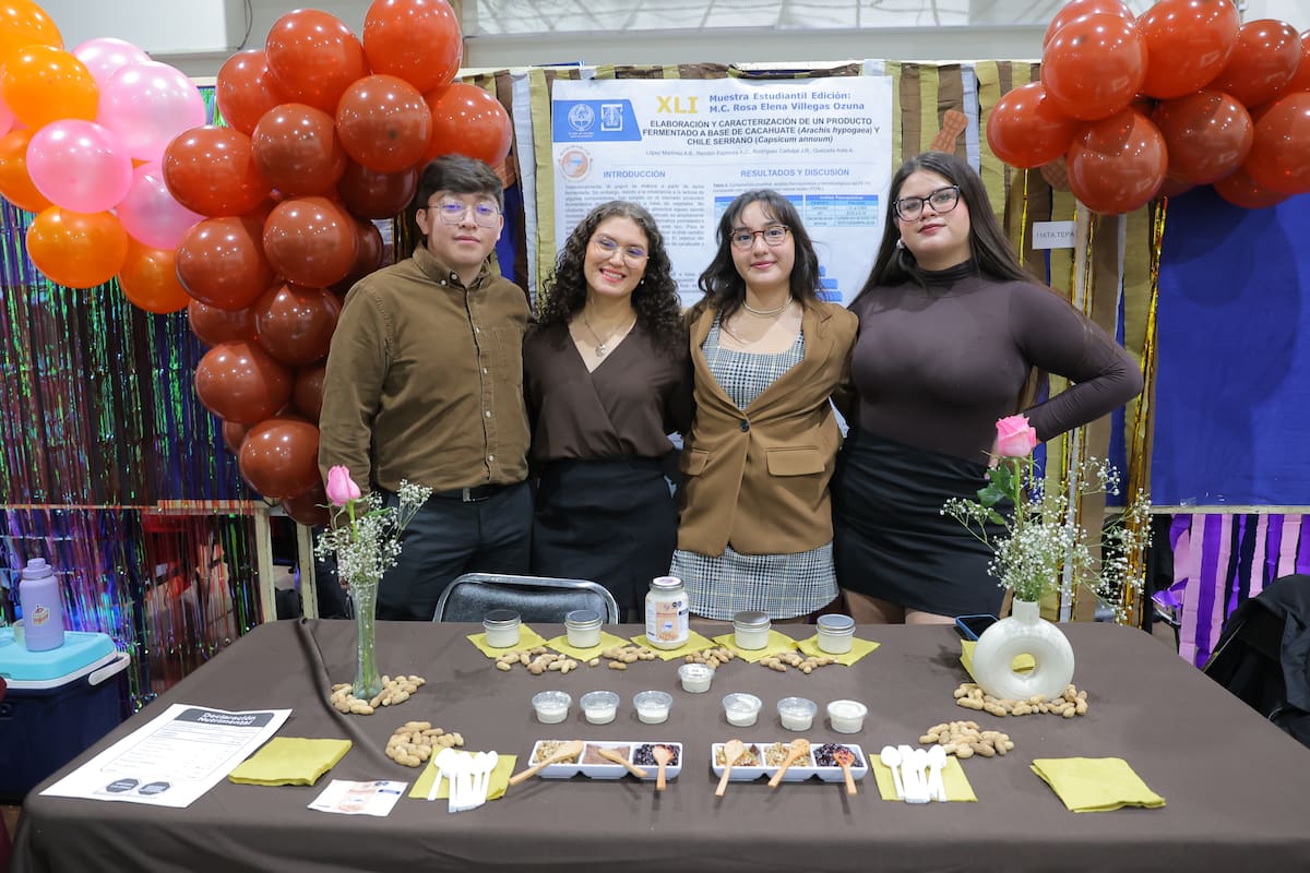 Búhos químicos biólogos presentan sus proyectos