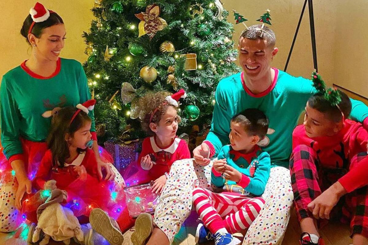 La peculiar postal navideña de Cristiano Ronaldo: El sonriendo y su hija refunfuñando