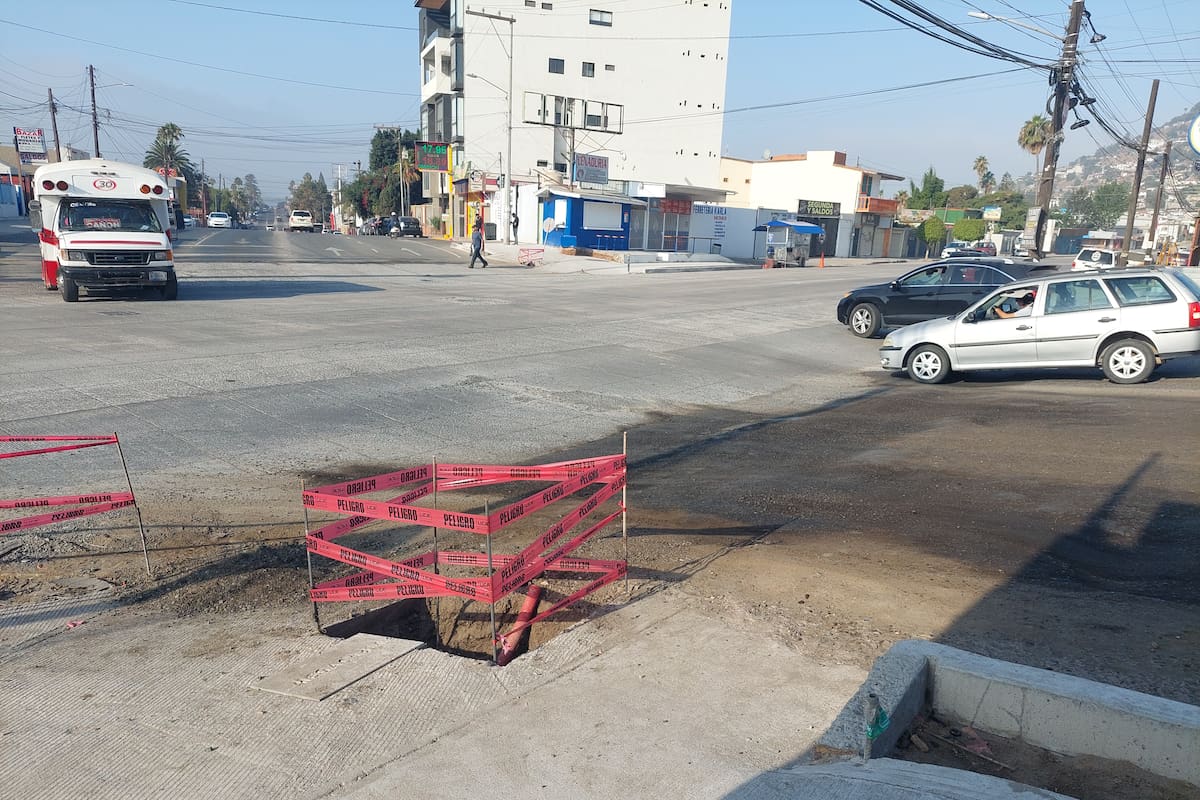 Eliminarán vado de la calle Ámbar e instalarán semáforo