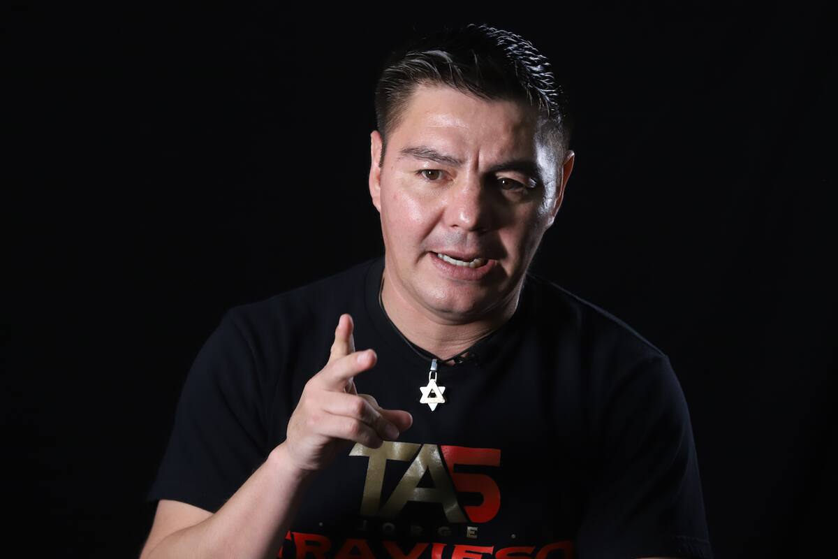 Travieso Arce se sube al ring y se lanza a la política
