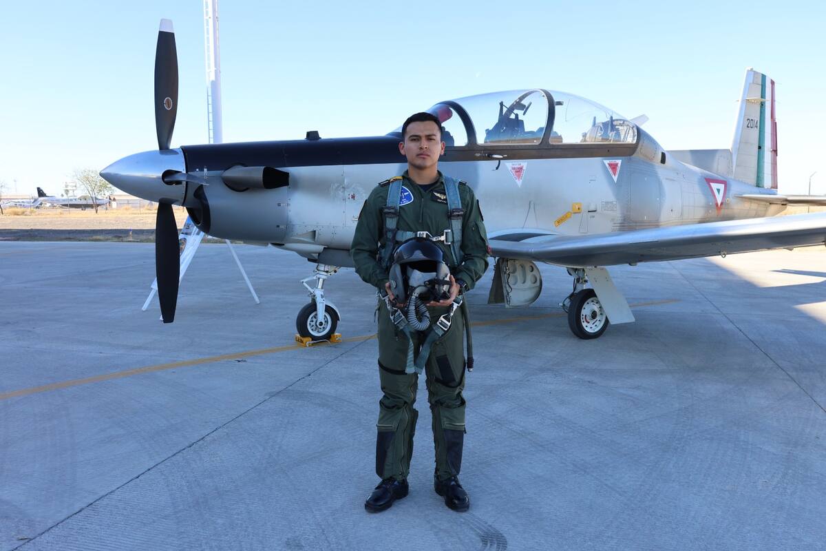 Juan Ramón Martínez Cuevas es subteniente piloto aviador de la Fuerza Aérea Mexicana, cuyo día se celebra cada 10 de febrero. Foto: Especial