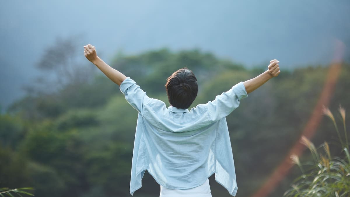 Al no depender del aplauso ni de la validación, la atención se centra en la acción concreta y no en la percepción ajena. Foto: Canva