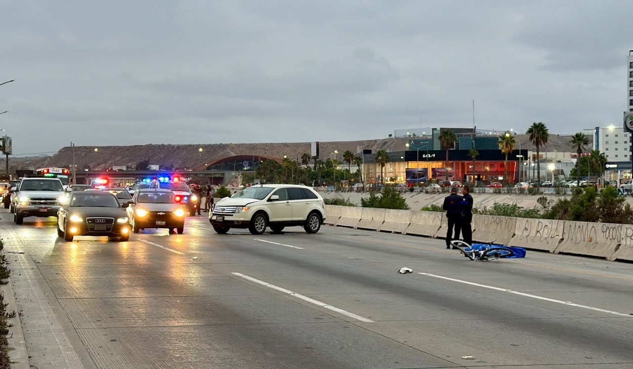 El accidente ocurrió sobre la Vía Rápida Poniente, en dirección hacia Los Pinos. Foto: Border Zoom