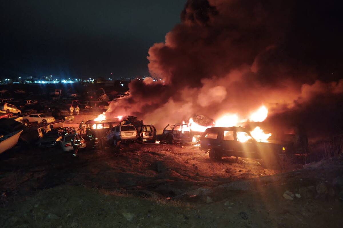 Incendio en corralón deja 238 vehículos afectados