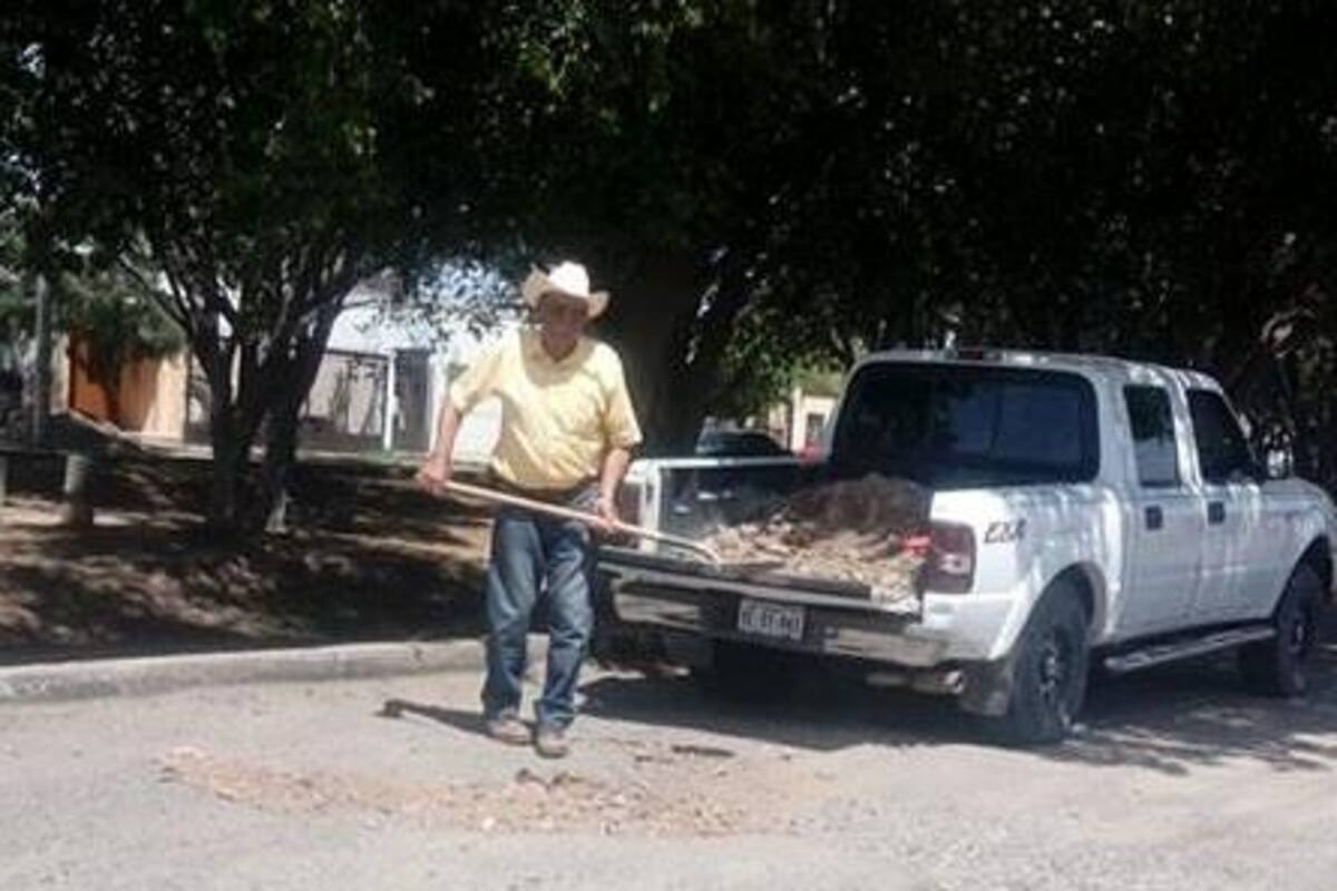 Llaman a adoptar baches en colonia de Obregón