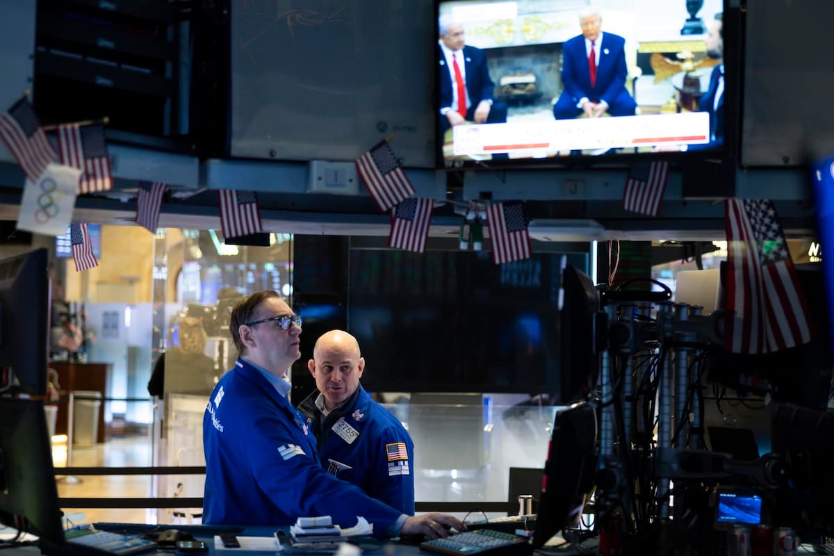 Wall Street abre en verde tras exenciones arancelarias a dispositivos electrónicos