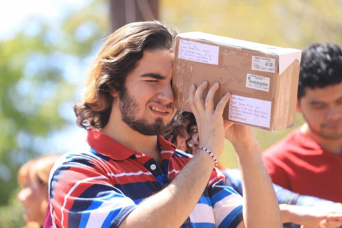 Multitud espera emocionada el eclipse en la Universidad de Sonora
