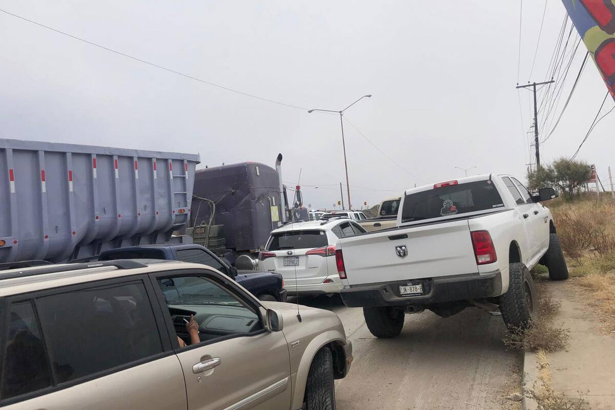 Se registra tránsito lento en Rosarito debido a accidente