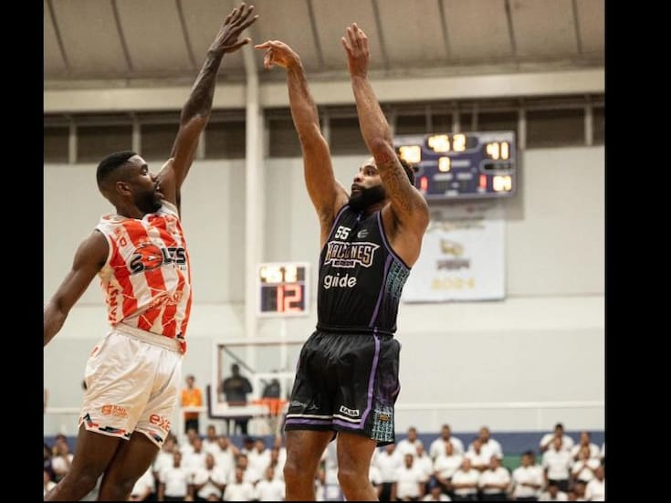 Soles sufre, pero gana