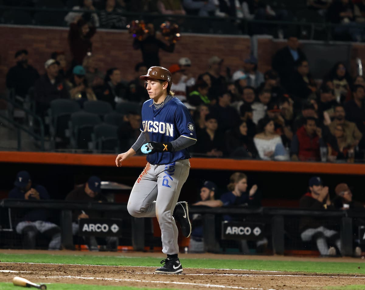 Gaige Howard de Tucson Baseball Team anota en la sexta entrada. (Foto: Cortesía Club Naranjeros)