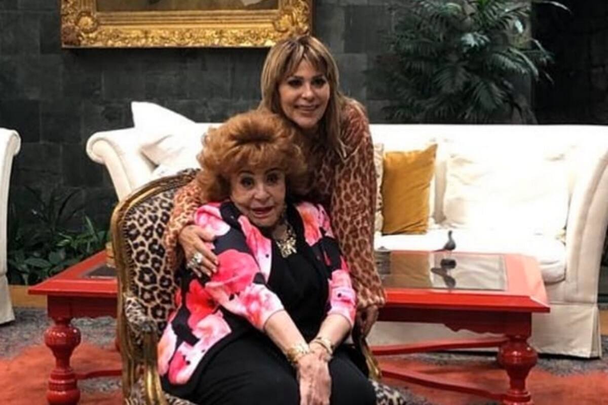 Silvia Pinal comparte foto de su cumpleaños en compañía de su familia, a excepción de Frida Sofía y Michelle Salas