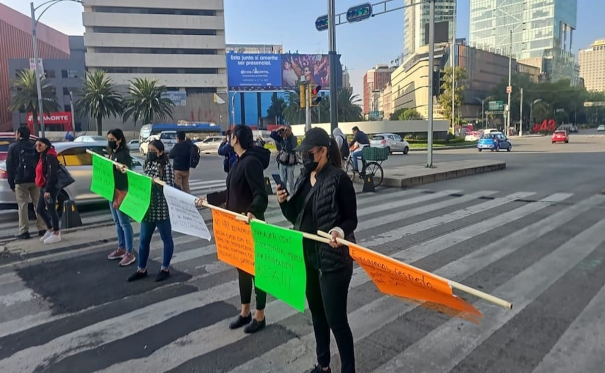 Trabajadores del SAT inician paro nacional y bloquean vialidades en la CDMX. | Crédito: El Universal/Especial