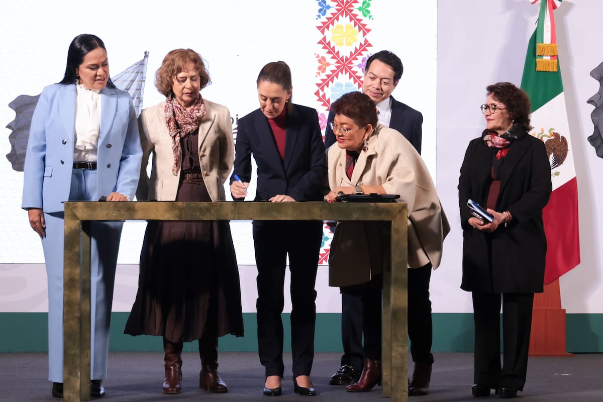 Universidad Rosario Castellanos será una institución nacional; Claudia Sheinbaum firma decreto