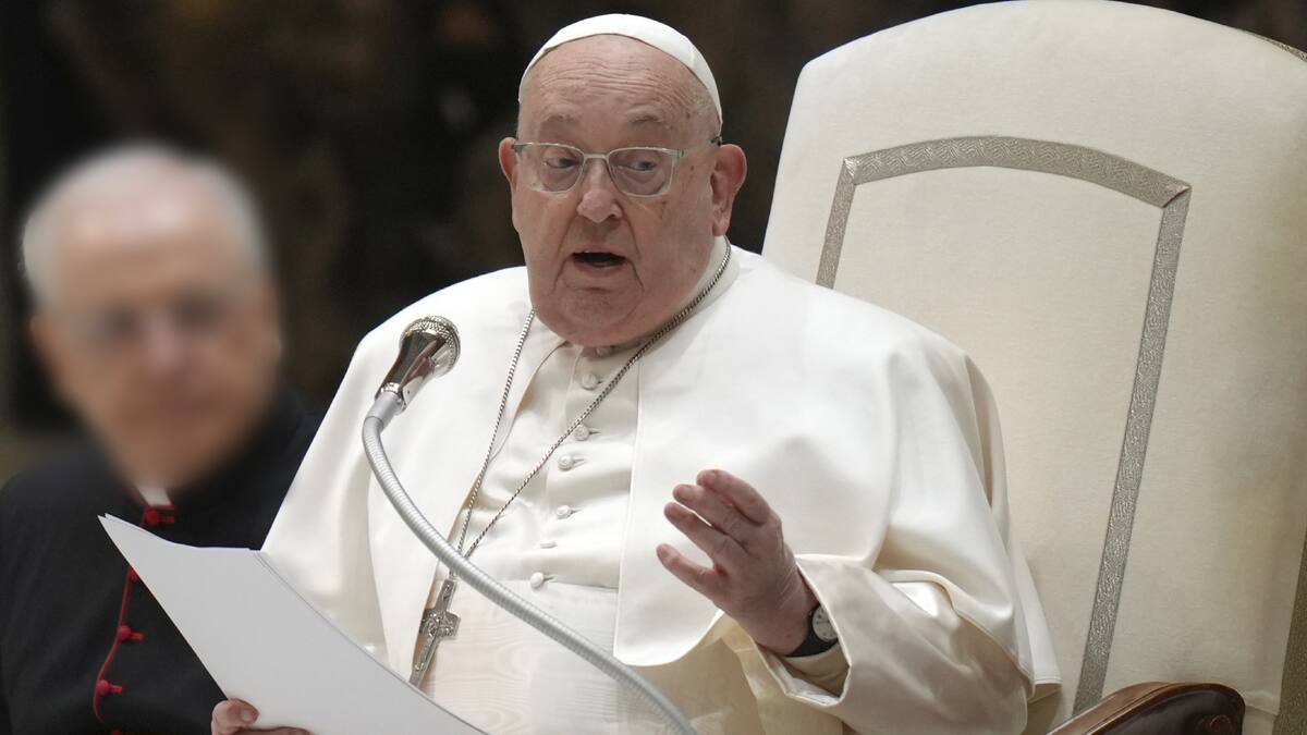 El Papa Francisco durante una de sus misas en El Vaticano; circulan rumores de renuncia tras su hospitalización por neumonía bilateral. | AP