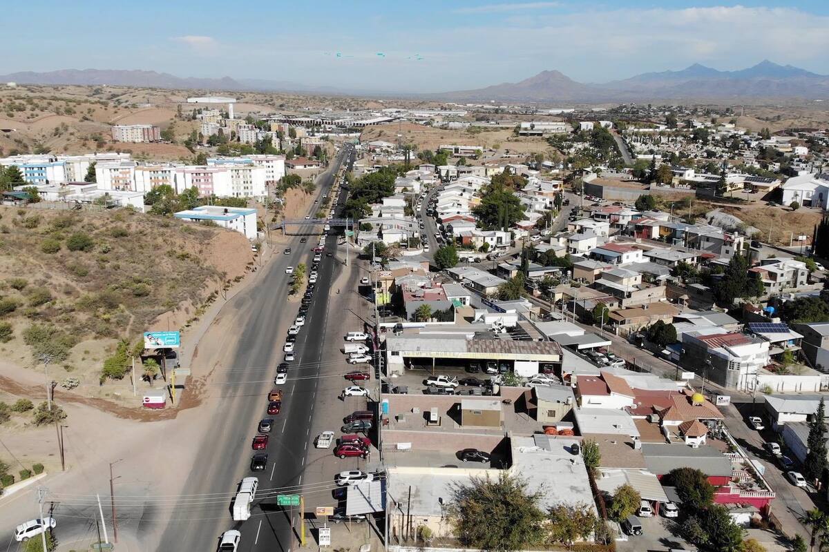 "Puente revolucionario" trae largas filas en la frontera