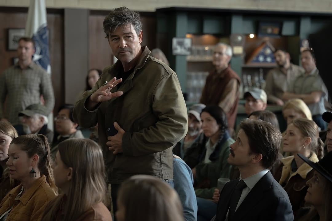 Hal Jordan interrumpe a Karry Kane mientras habla con los ciudadanos de Rushville. (Foto: IG @greenlantern)