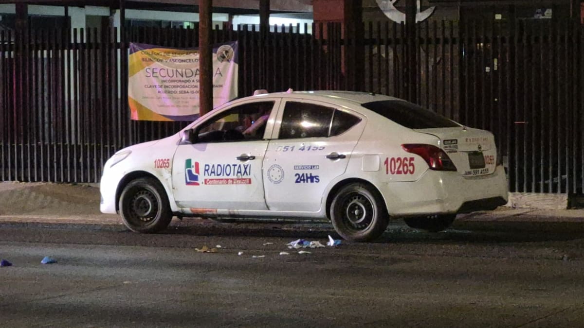Fin de semana violento: Un taxista fue atacado a balazos frente al gimnasio Energym, en la colonia Vicente Guerrero, el conductor fue herido y logró avanzar varias cuadras por calzada Terán Terán antes de perder el conocimiento.(Foto: Said Morones)