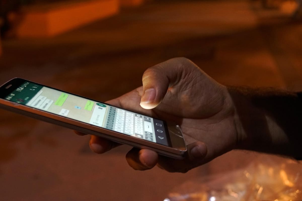 Ciudadanos muestran desconfianza ante registro obligatorio de líneas celulares y temen que sea más un control que una protección