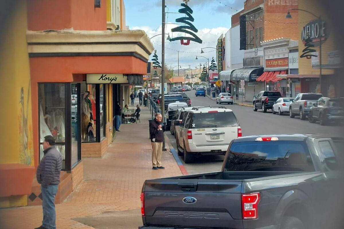 Fortaleza del peso incentiva consumo en Nogales, Arizona