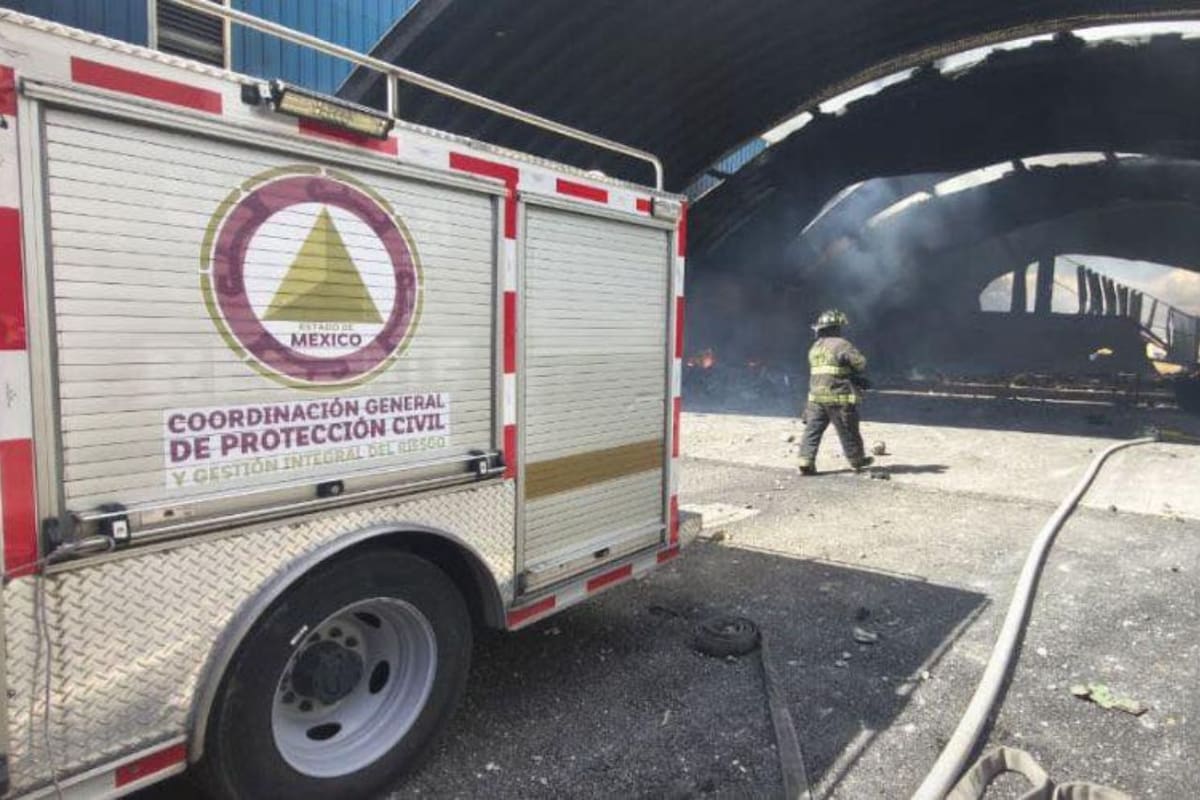 Caída de jet privado en Toluca deja un saldo preliminar de seis personas sin vida; autoridades realizan labores de enfriamiento