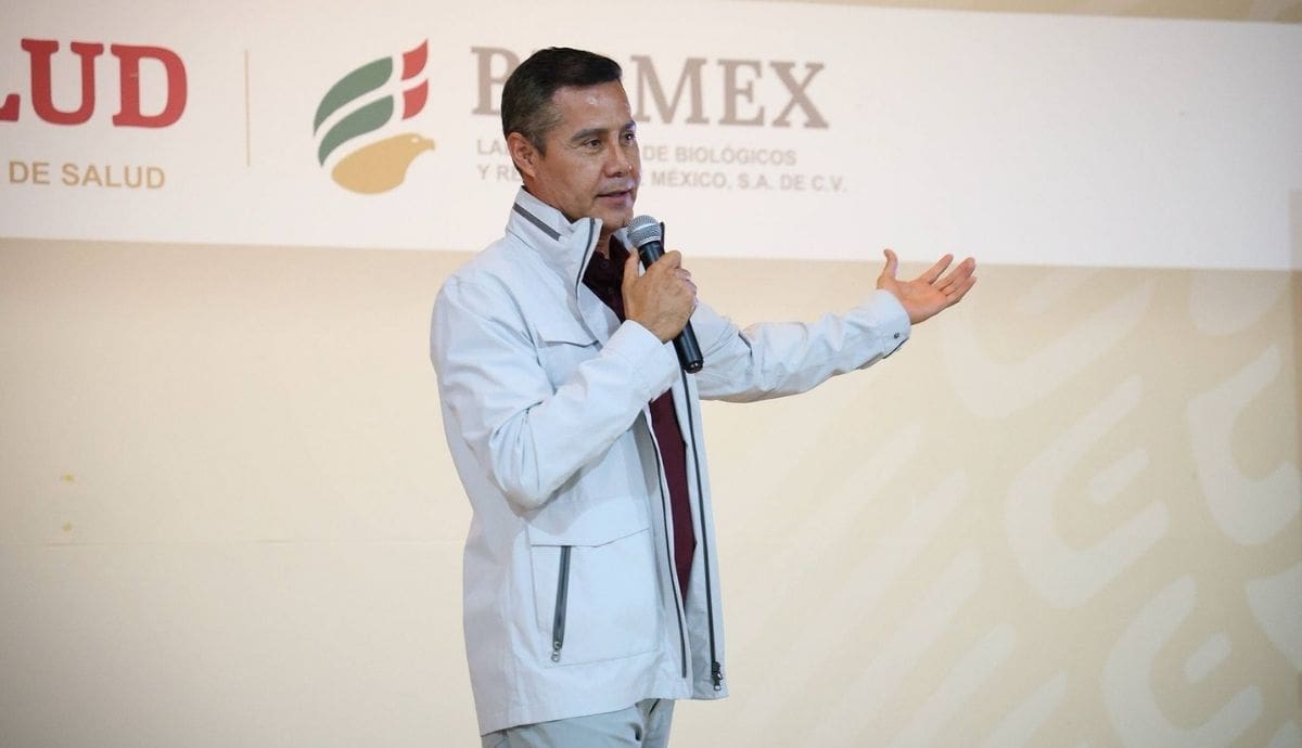 Carlos Alberto Ulloa Pérez, director general de Birmex, encabeza un evento oficial de la institución pública. | Cuenta de X: @Carlos_UlloaP