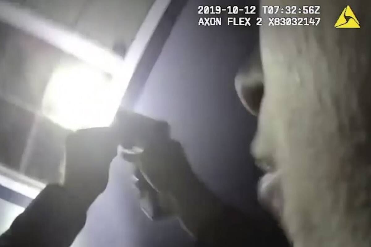 Policía mata a tiros a mujer que se encontraba dentro de su propia casa