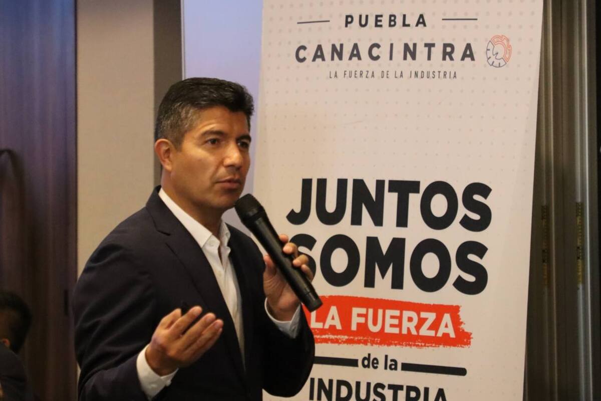 Candidato a gubernatura de Puebla denuncia ataque en su casa; reporta “personas inocentes heridas”