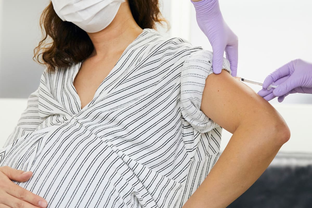 Vacunación en el embarazo refuerza la defensa contra la tos convulsa desde el nacimiento