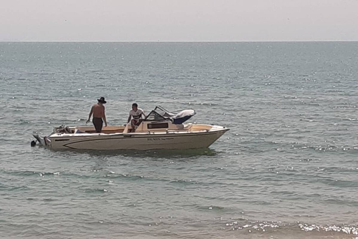Se hunde vehículo acuático y deja a la deriva a 4 personas en el mar en Bahía de Kino
