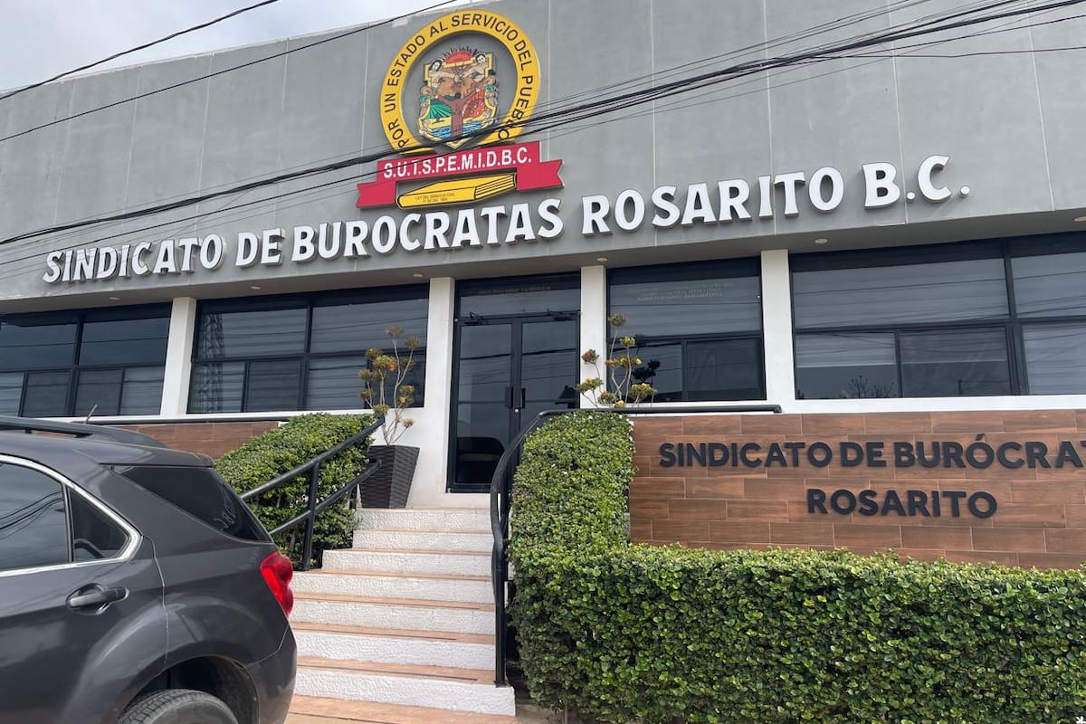 Burócratas de Rosarito van por aumento de 7.2% al salario