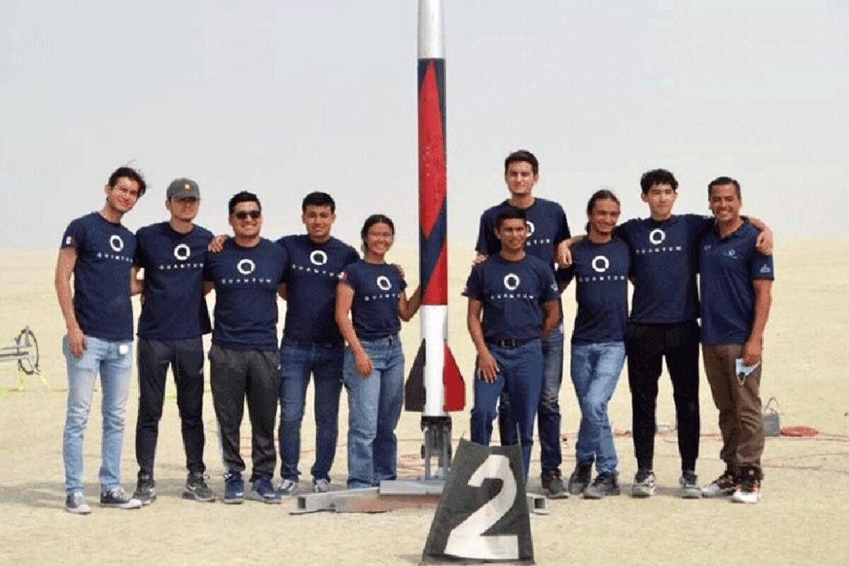 Estudiantes de Cetys Tijuana visitan NASA y compiten con rover que mide contaminación