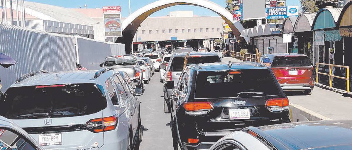 Por la garita Dennis DeConcini se vio bajar el flujo de autos ayer por la tarde. FOTO: MANUEL JIMÉNEZ