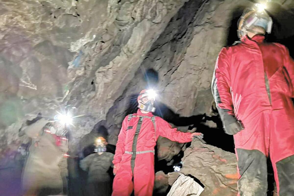 Limpian la Cueva de Santa Martha