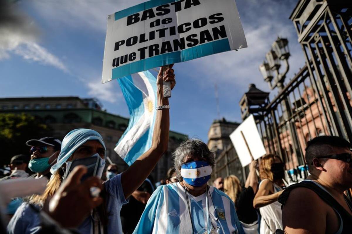 Argentinos salen a las calles para protestar contra “vacunación VIP”