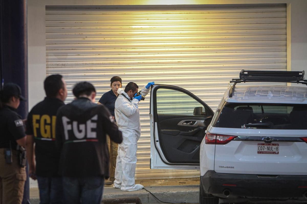 Un hombre de aproximadamente 35 años fue asesinado a balazos mientras circulaba por Altiplano; los responsables huyeron y autoridades investigan el ataque. Foto: Border Zoom.