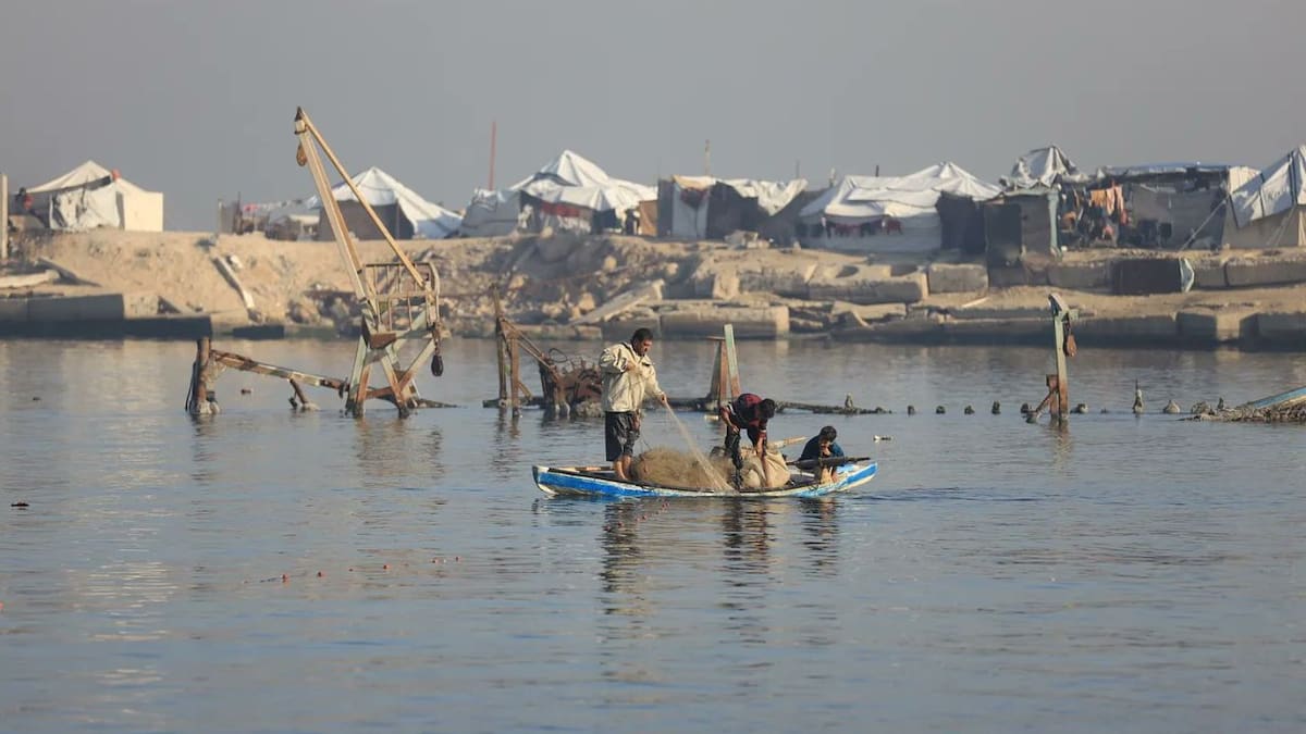“Cada vez que levantaba la cabeza o decía una palabra, me golpeaban”: el testimonio de un pescador de Gaza que evidencia la destrucción sistemática del sector pesquero bajo el bloqueo naval israelí
