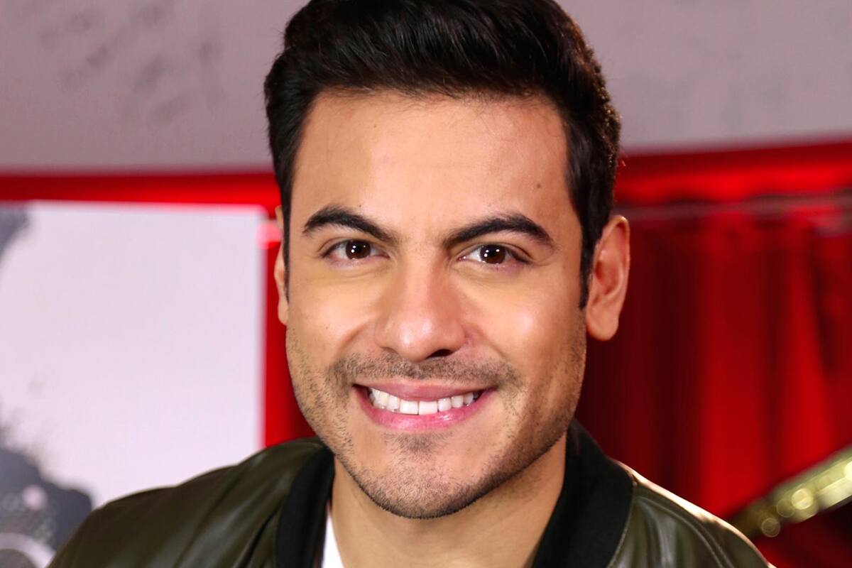 Carlos Rivera ante críticas pide que chequen letra de Himno Nacional