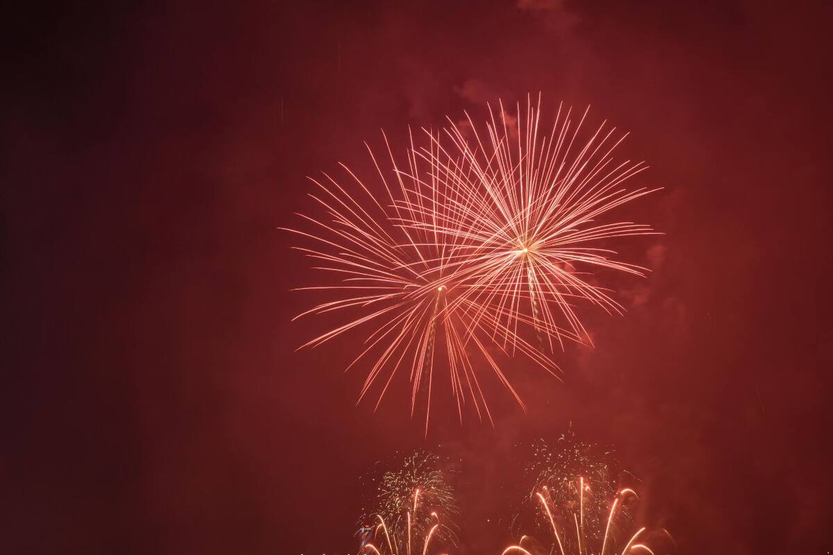 Buscan a víctimas tras explosión en fábrica de fuegos artificiales en Hunan, China