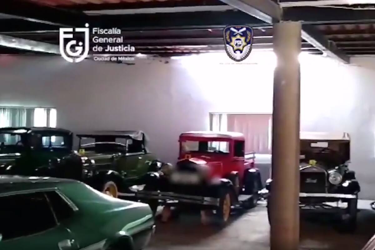 Catean domicilio de Raymundo Collins; aseguran 41 autos clásicos