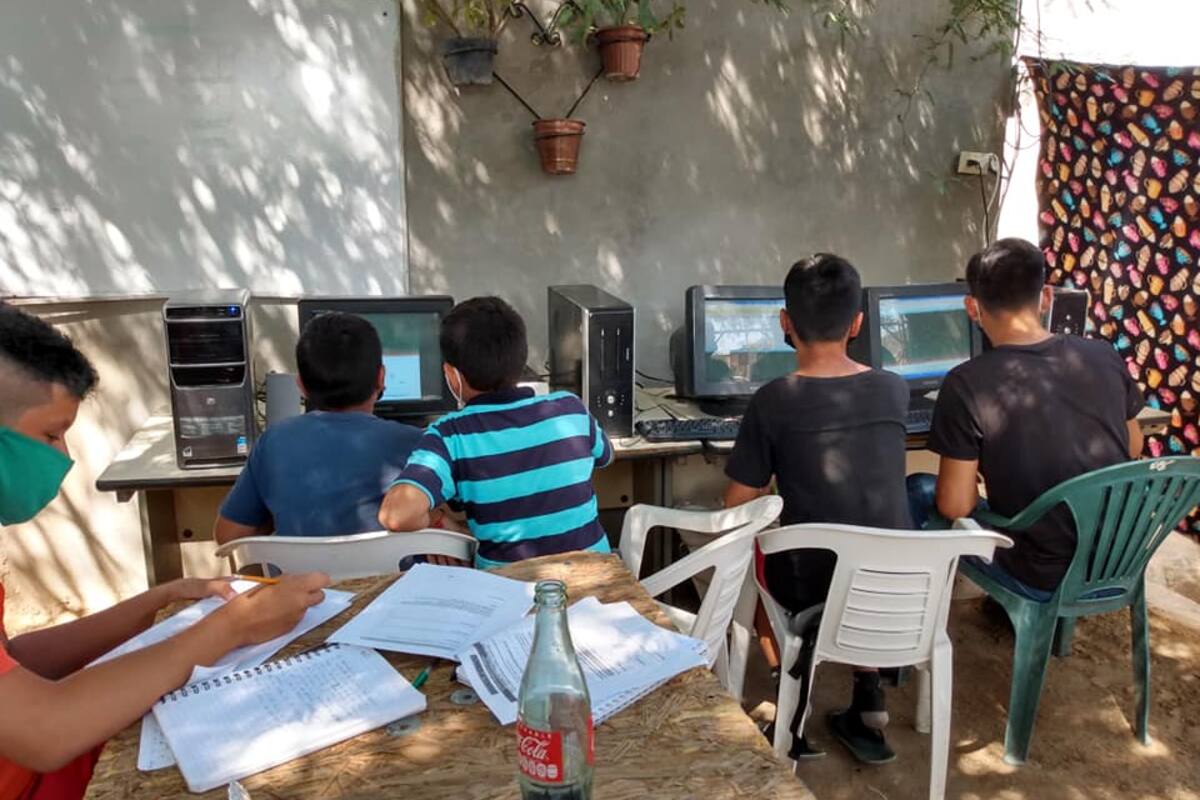 Niños de la Guayacán piden apoyo para su centro de cómputo