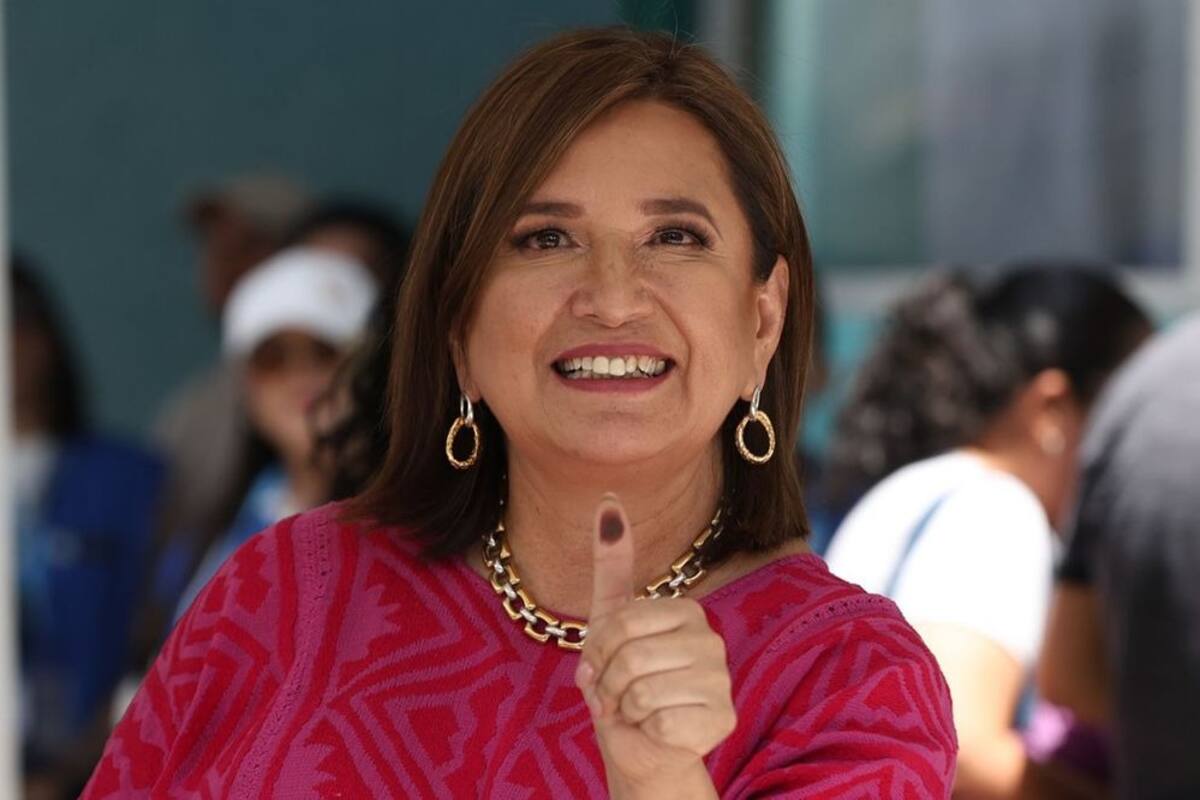 Xóchitl Gálvez acude a emitir su voto tras más de dos horas de espera