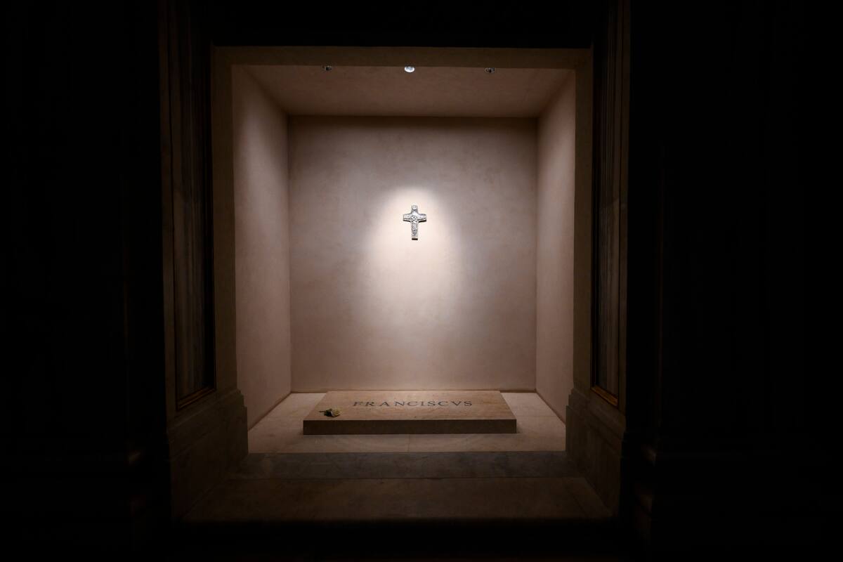 ROMA (ITALIA), 27/04/2025.- Vista de de la tumba del papa Francisco en la basílica de Santa María la Mayor de Roma que abre sus puertas este domingo a primera hora para que los fieles puedan visitarla. EFE/ Prensa del Vaticano / Francesco Sforza / SOLO USO EDITORIAL/SOLO DISPONIBLE PARA ILUSTRAR LA NOTICIA QUE ACOMPAÑA (CRÉDITO OBLIGATORIO)