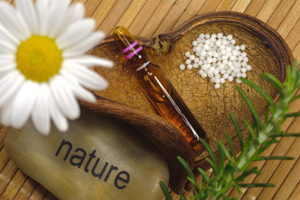 La homeopatía de ser un “sistema curativo” a "práctica", según la RAE